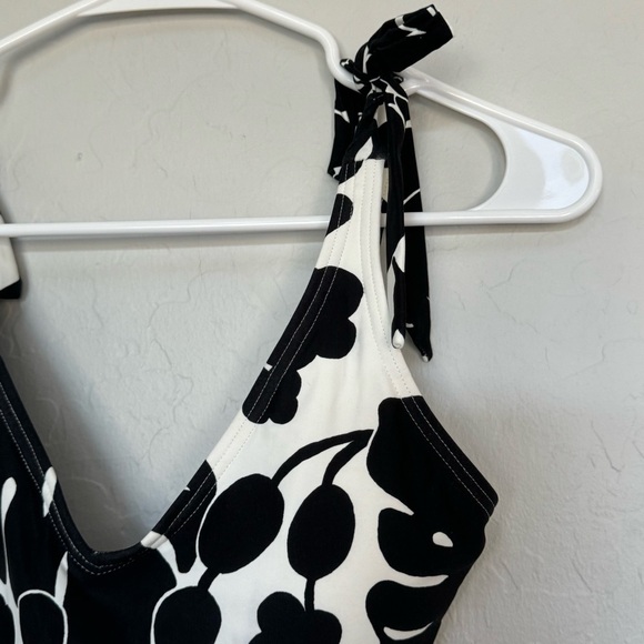 Kate Spade Shoulder Bow Tie V-Neck One Piece Swimsuit size XS - Picture 2 of 9